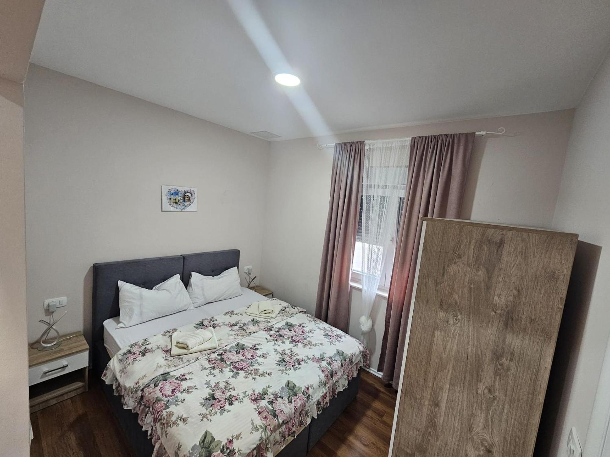 Apartment Centre *